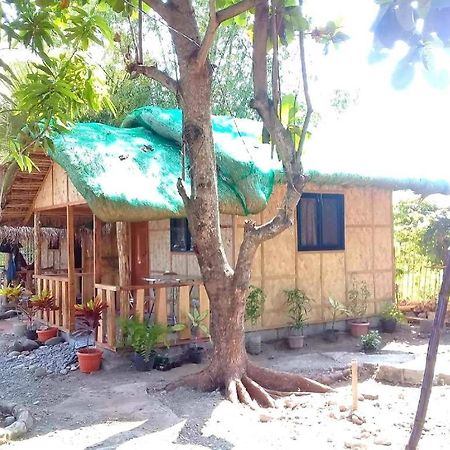 Traditional Filipino Transient House And Huts Near 100 Islands Wharf Alaminos Buitenkant foto