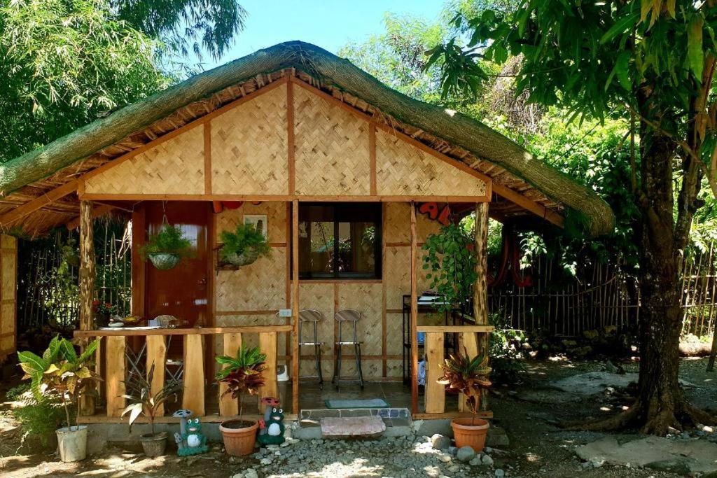 Traditional Filipino Transient House And Huts Near 100 Islands Wharf Alaminos Buitenkant foto