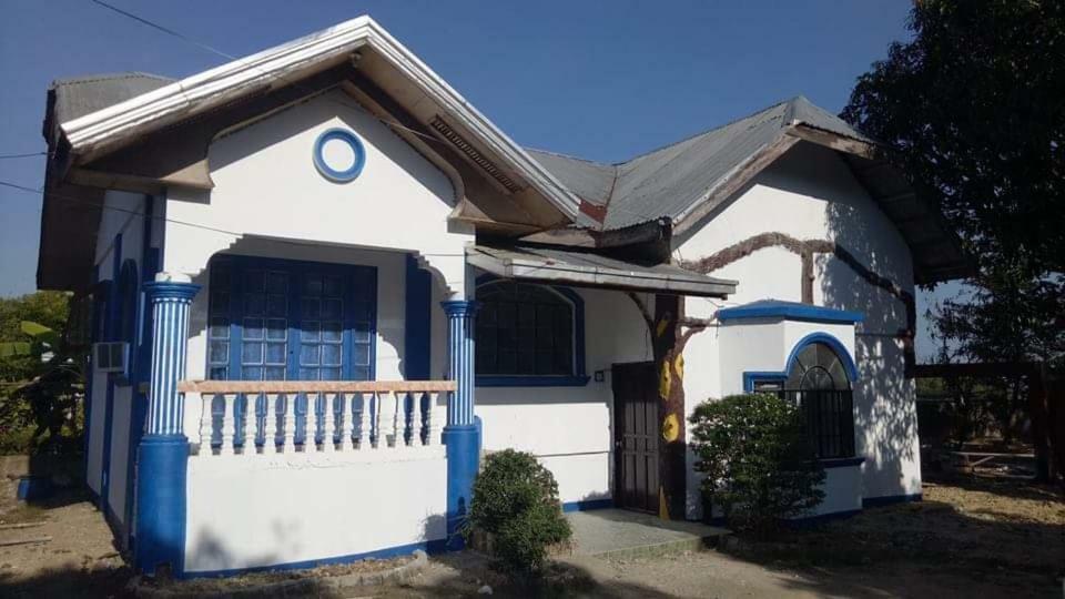 Traditional Filipino Transient House And Huts Near 100 Islands Wharf Alaminos Buitenkant foto